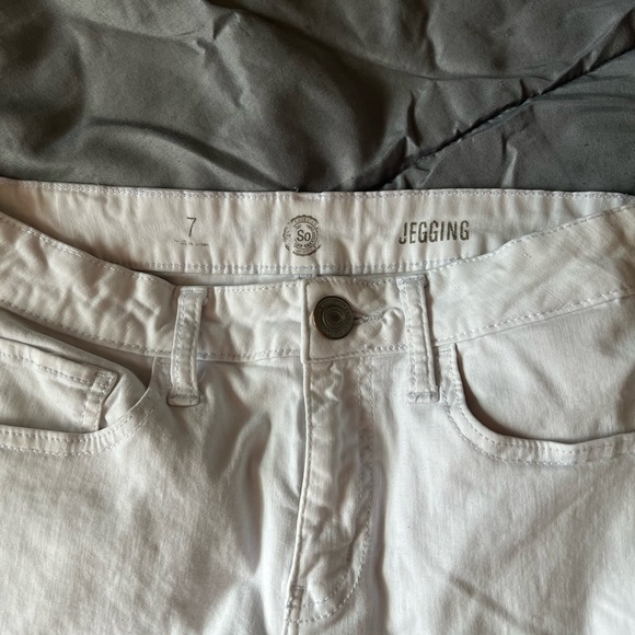 White ripped jeans size 7 juniors - Picture 3 of 3